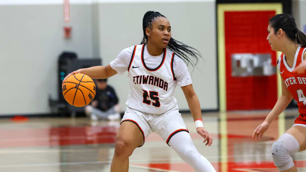 Etiwanda's Aliyahna "Puff" Morris (25) in a Southern Section Open Division playoff game last season. 